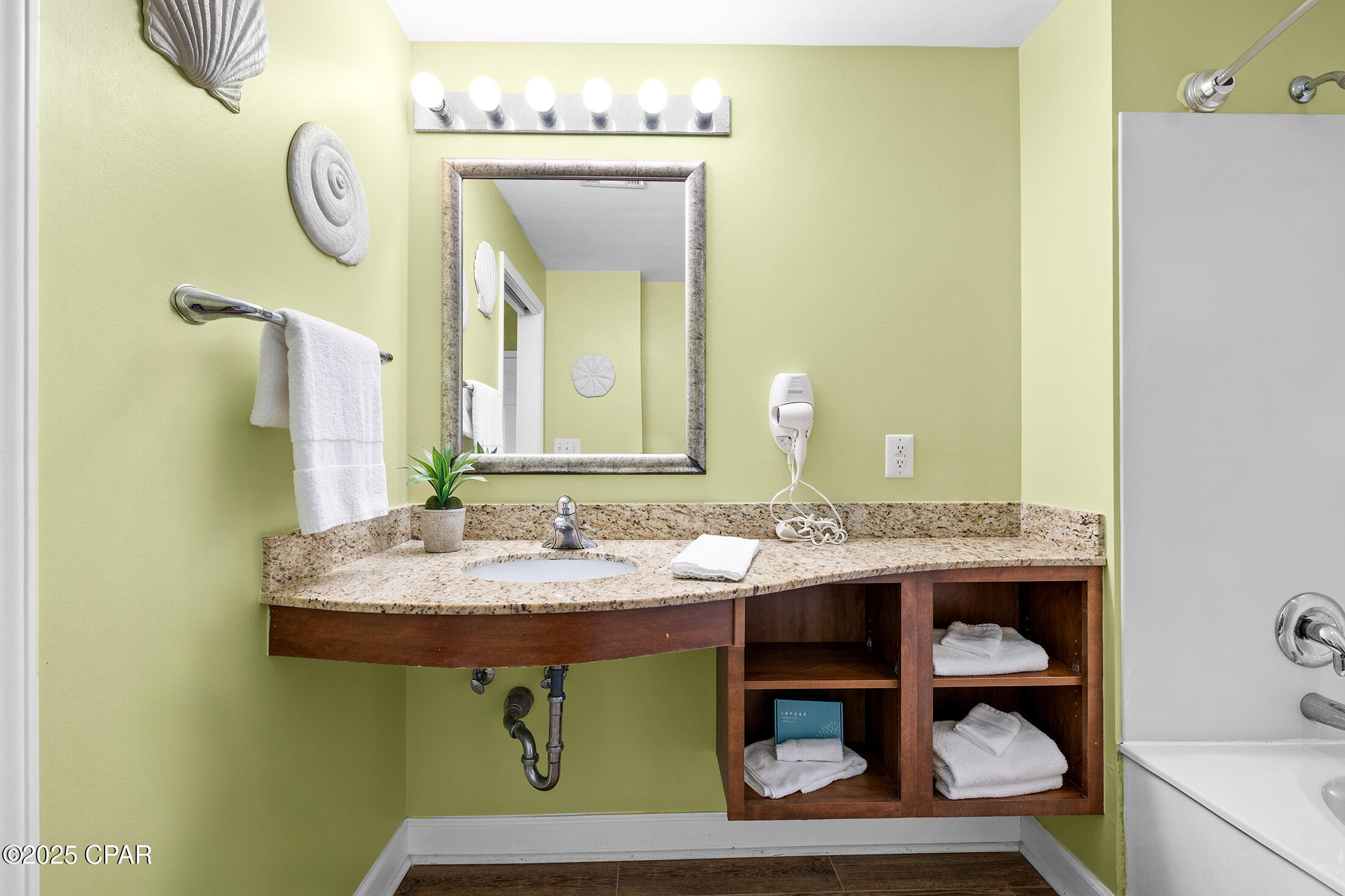 Splash Condo - Residential