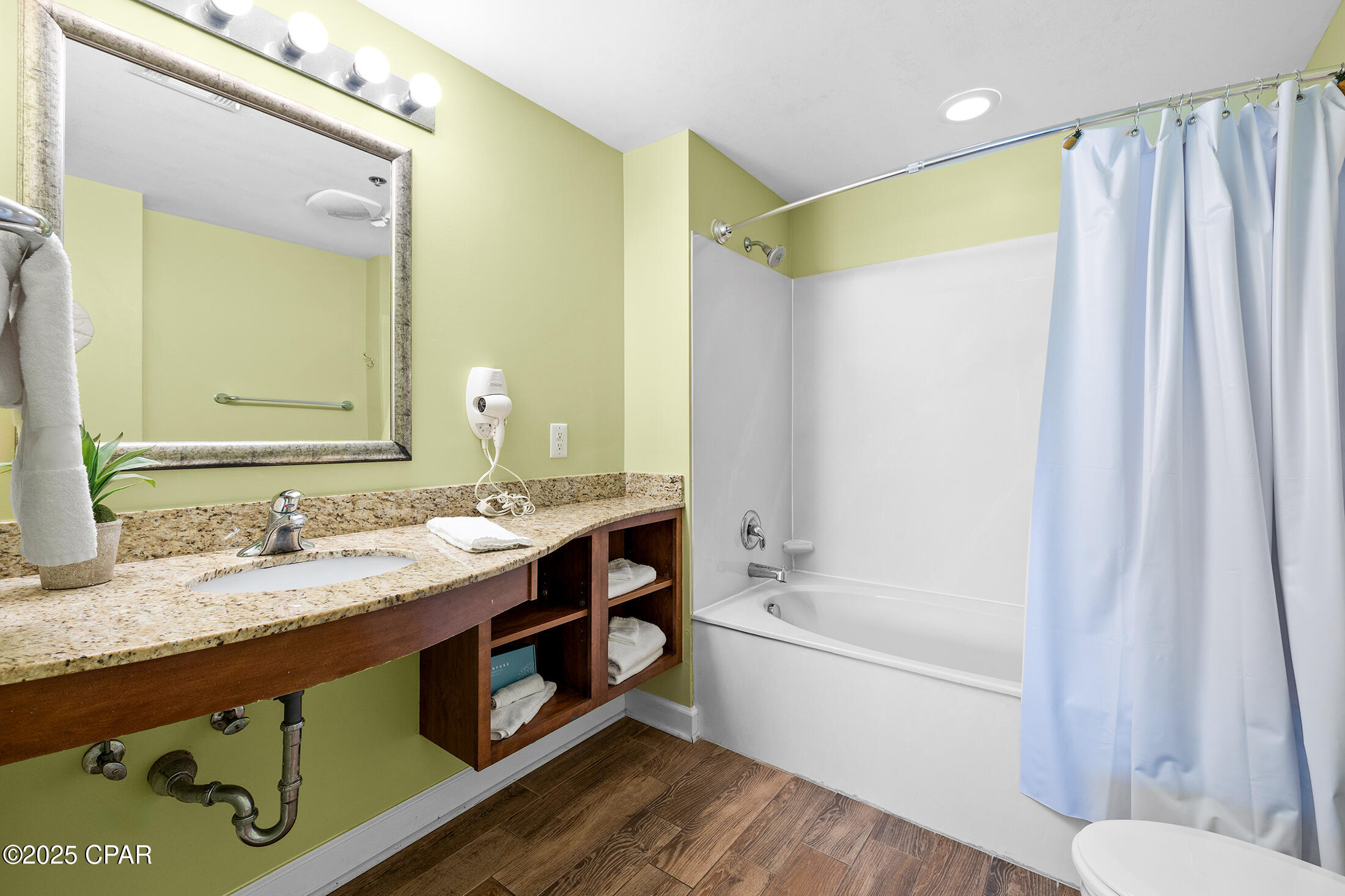 Splash Condo - Residential