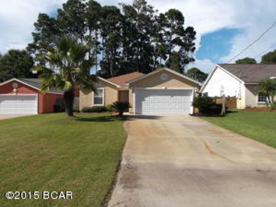 Beautiful 3bd/2ba home on large lot with privacy fenced back yard. Open floor plan in a great location. Close to shopping, food and great schools. ...SMALL PETS may be considered