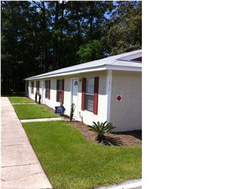 1412-B, 1420-A -- CONVENIENTLY LOCATED IN THE HEART OF LYNN HAVEN BETWEEN MOWAT MIDDLE SCHOOL AND LYNN HAVEN ELEMENTARY SCHOOL. ONLY TWO BLOCKS TO THE WINN DIXIE SHOPPING CENTER. CHARMING SET OF SINGLE STORY APARTMENTS, COMPLETE WITH FULL SIZED WASHER AND DRYER, DISHWASHER, 16'' TILE FLOORS,PLUSH CARPETING, 2'' CONTEMPORARY BLINDS,7 DAY PROGRAMMABLE THERMOSTAT, CENTRAL HEAT AND AIR, LOOKS GREAT! PETS NEGOTIABLE WITH A NON-REFUNDABLE $150 PER ANIMAL FEE. *SMALL DOGS UNDER 25 LBS ALLOWED* ROOM SIZES ARE APPROXIMATE, MEASURE IF REQUIRED.