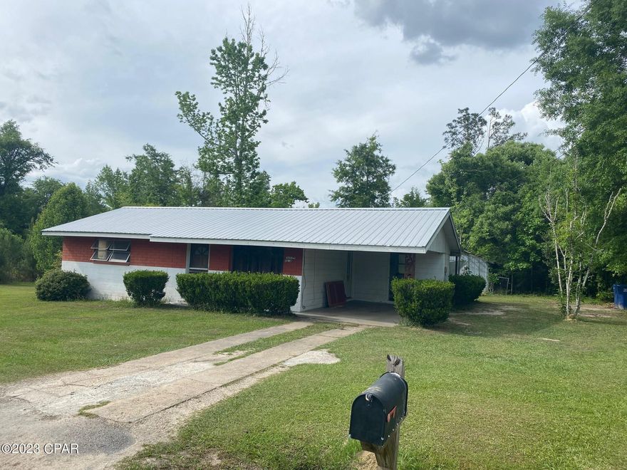 Located in the Florida panhandle, the City of Blountstown offers a peaceful, rural lifestyle while enjoying the convenience of services from neighboring Marianna, just 36 minutes away. The centrally located home sits only 20 minutes from I-10, under an hour to Port Saint Joe Beach, Panama City and 1 hour to Tallahassee. Roof replaced in 2019.