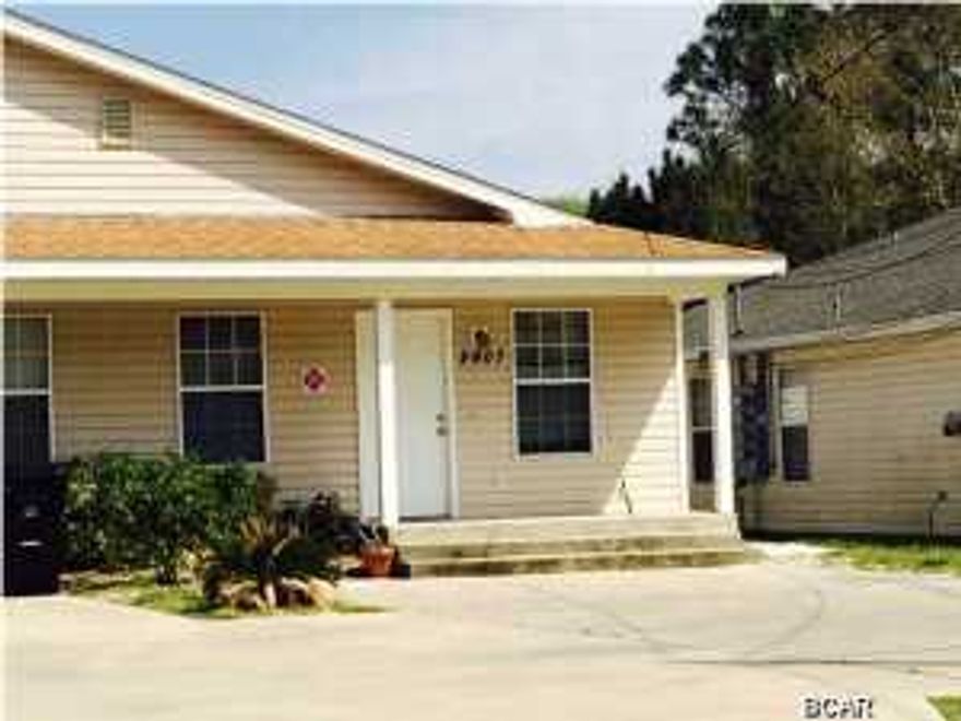 Two bedroom two bath triplex located in the North Lagoon are, and only minutes to the beach. Unit is a split bedroom with tile kitchen, dining and bathrooms, and vaulted ceiling in living room.