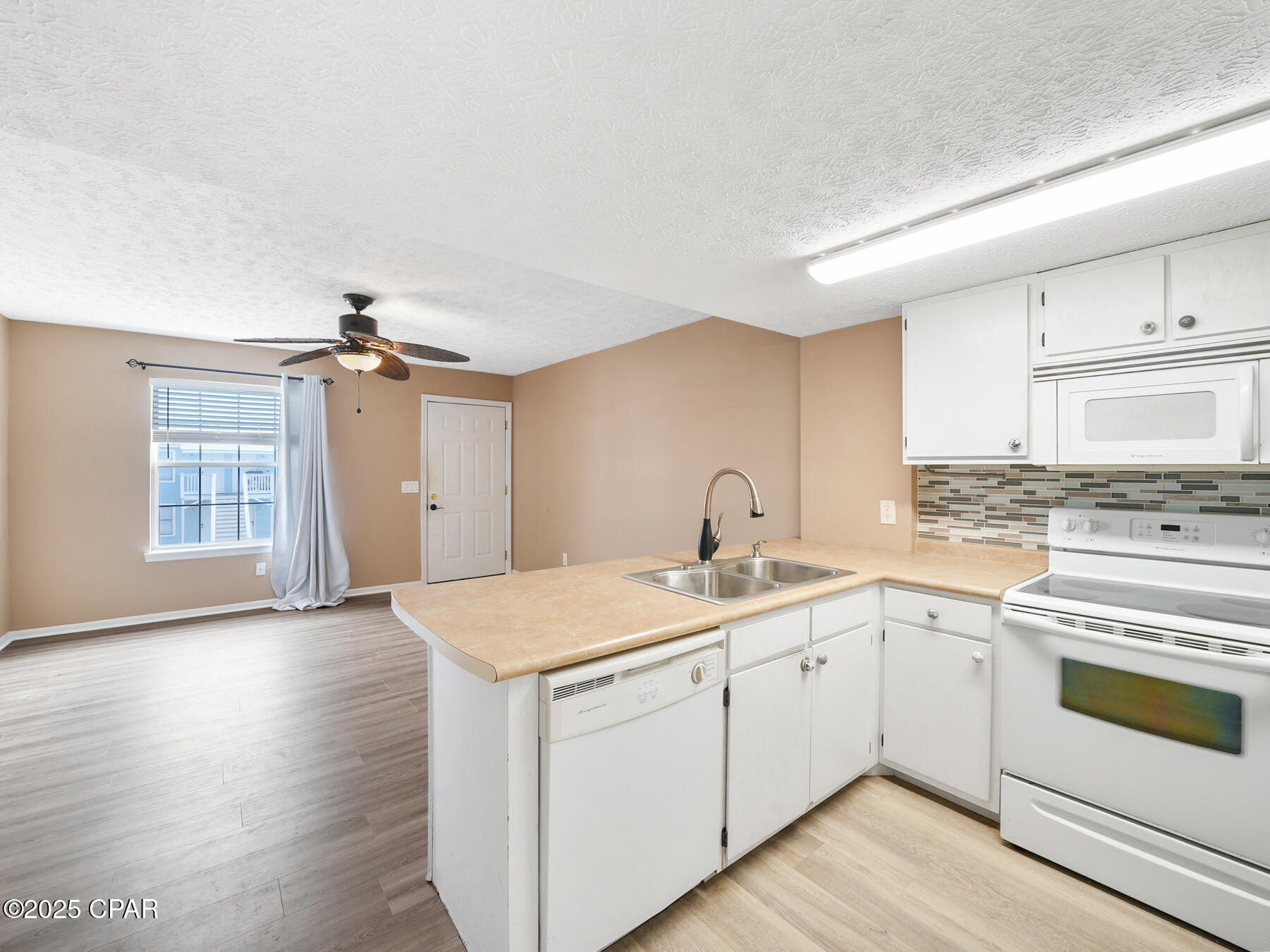 Hidden Lagoon - Residential Lease