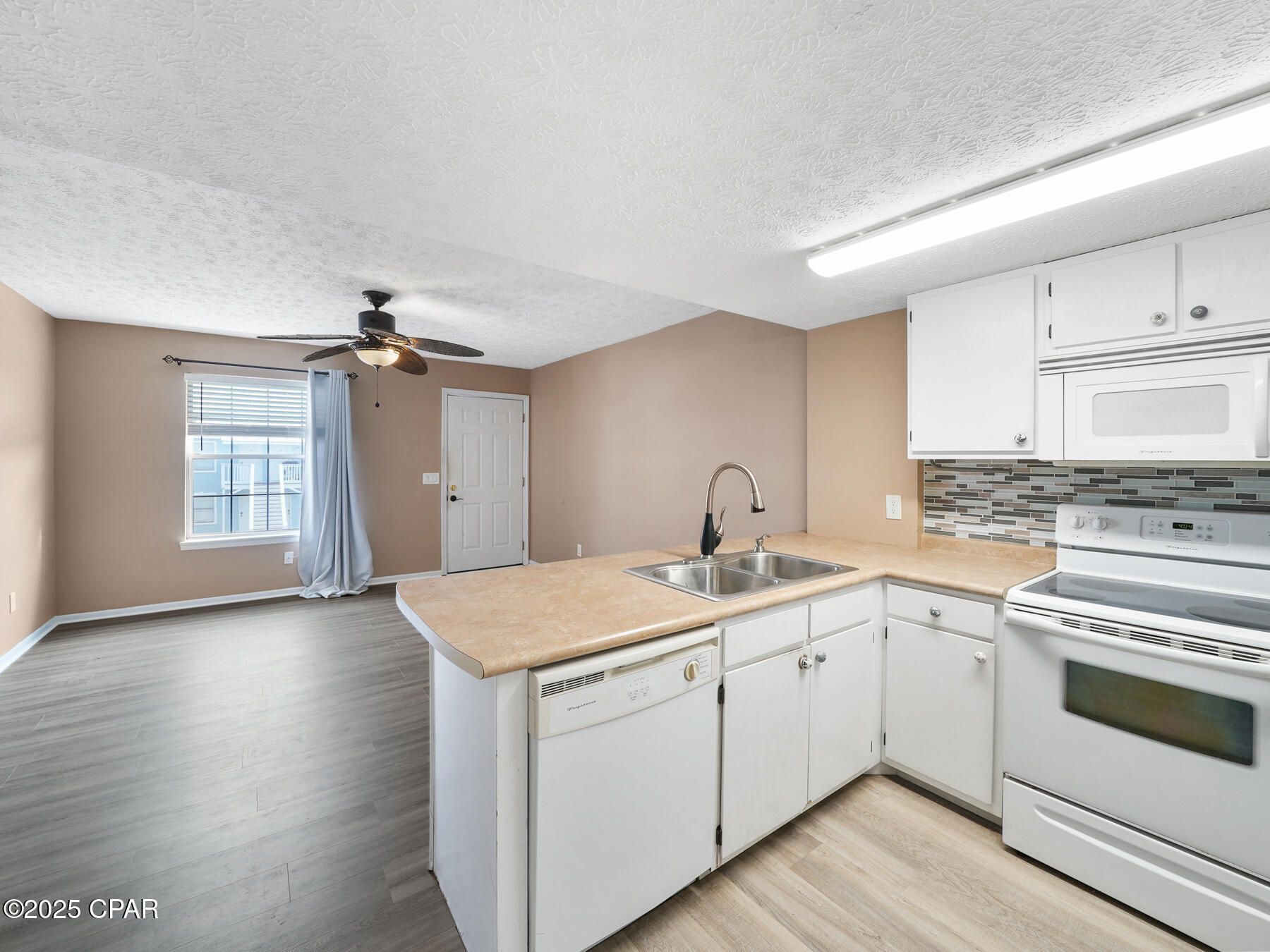 Hidden Lagoon - Residential Lease