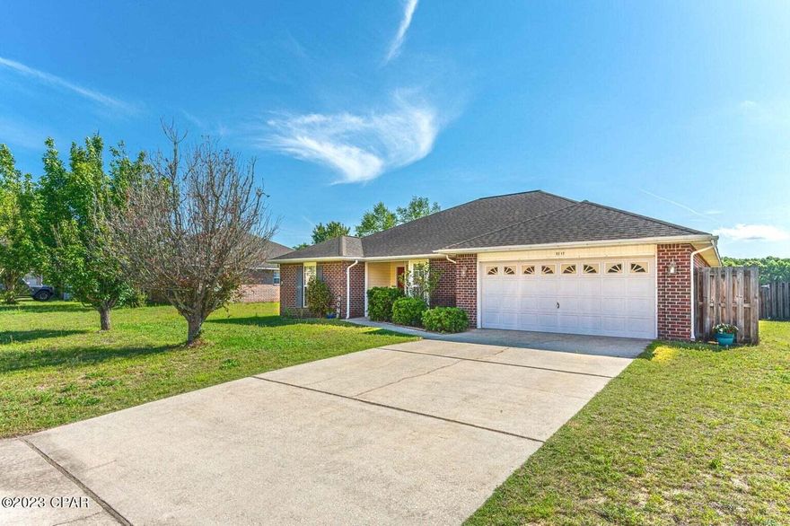 Entered for comp purposes only. Details copied from original ECAR listing with agent's permission. New listing alert in the Lee Farms Subdivision. Look no further. This beautiful home has bamboo flooring throughout the living areas and 2023 installed carpet with memory foam padding in all of the bedrooms. The kitchen holds stainless steal appliances with a new dishwasher and tile backsplash. Do not forget to peak outside to see a fully fenced flat lot with a spacious yard. This house comes with a transferable termite bond as well. Don't miss out on the opportunity to call this home yours. Schedule a showing with your agent today!