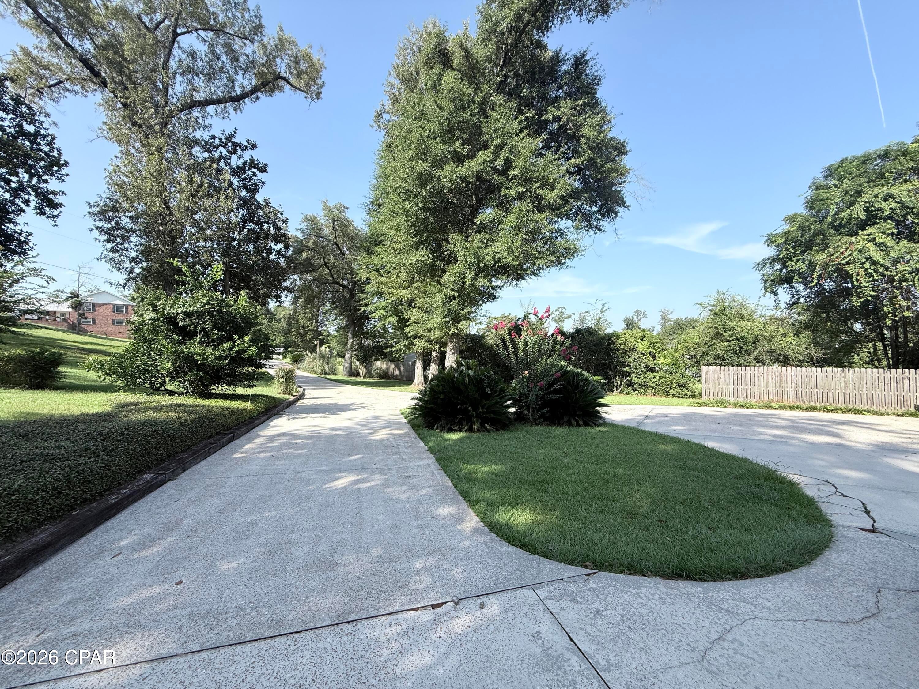 4616 Hillcrest Drive
