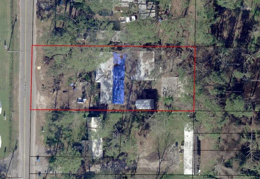 Great lot to build. Flood zone X. Currently has an old structure and a septic system on the lot. Lot can be subdivided to build 2 houses on it.