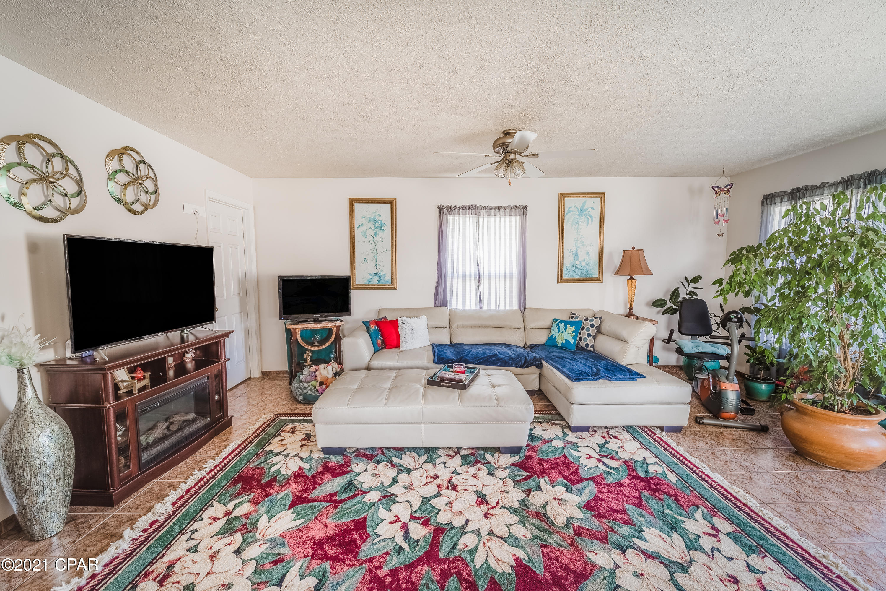 Laguna Beach Estates 7th Add - Residential