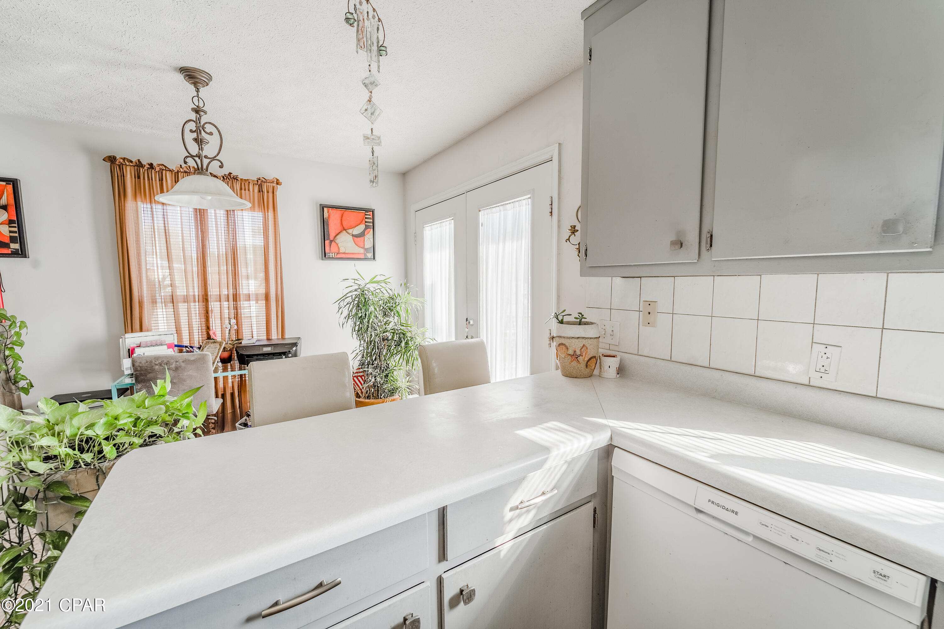 Laguna Beach Estates 7th Add - Residential