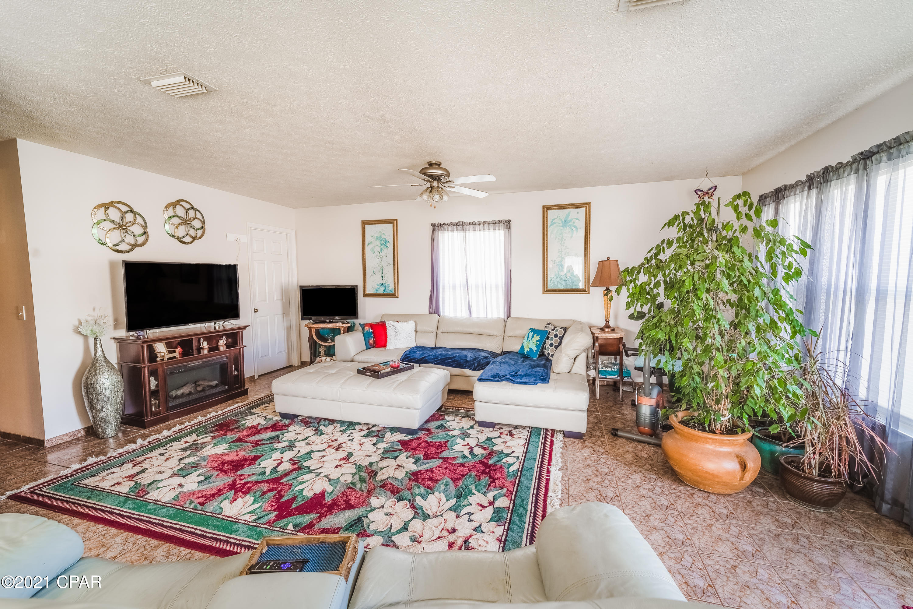 Laguna Beach Estates 7th Add - Residential