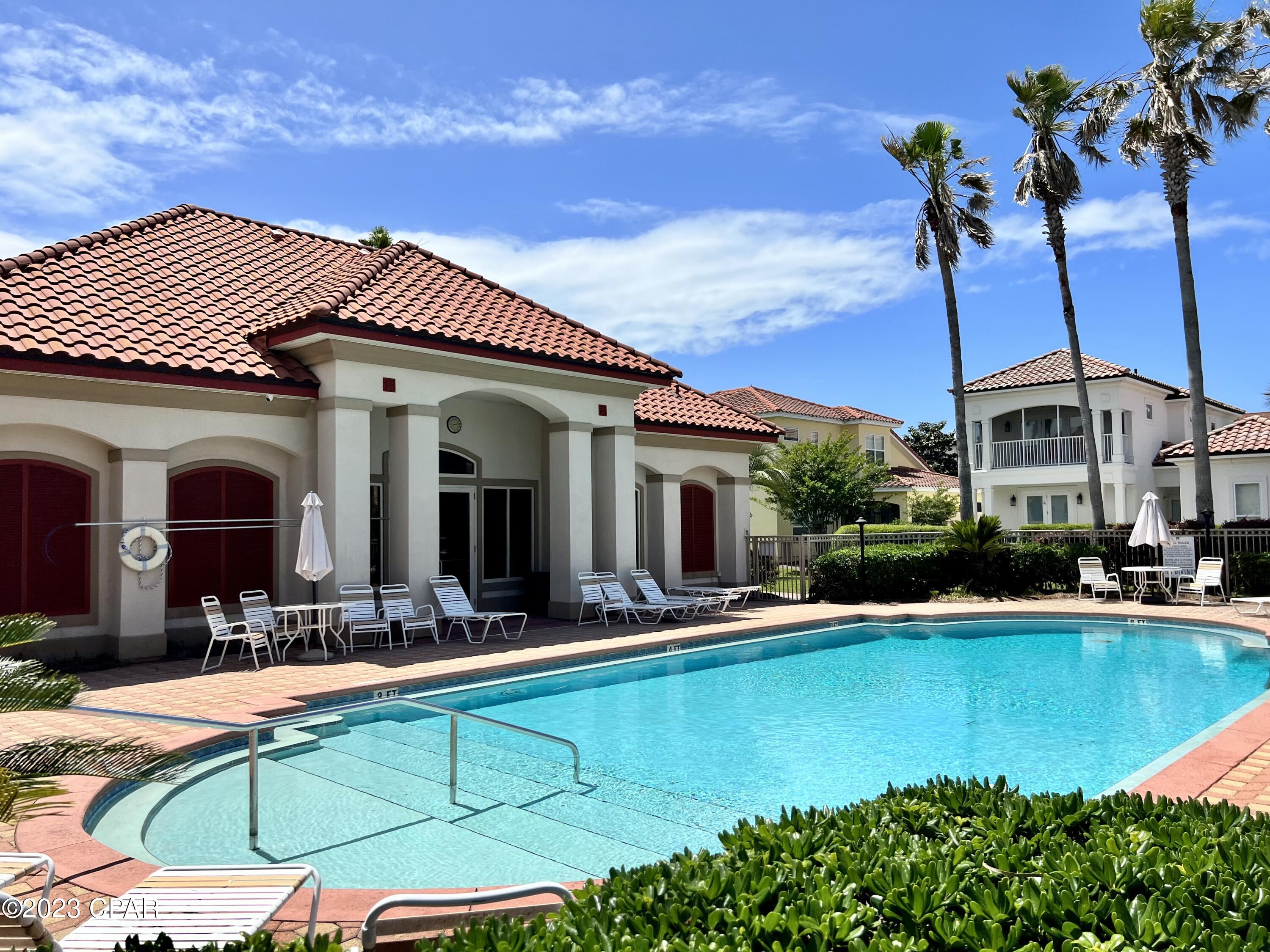 La Valencia Beach Resort - Land