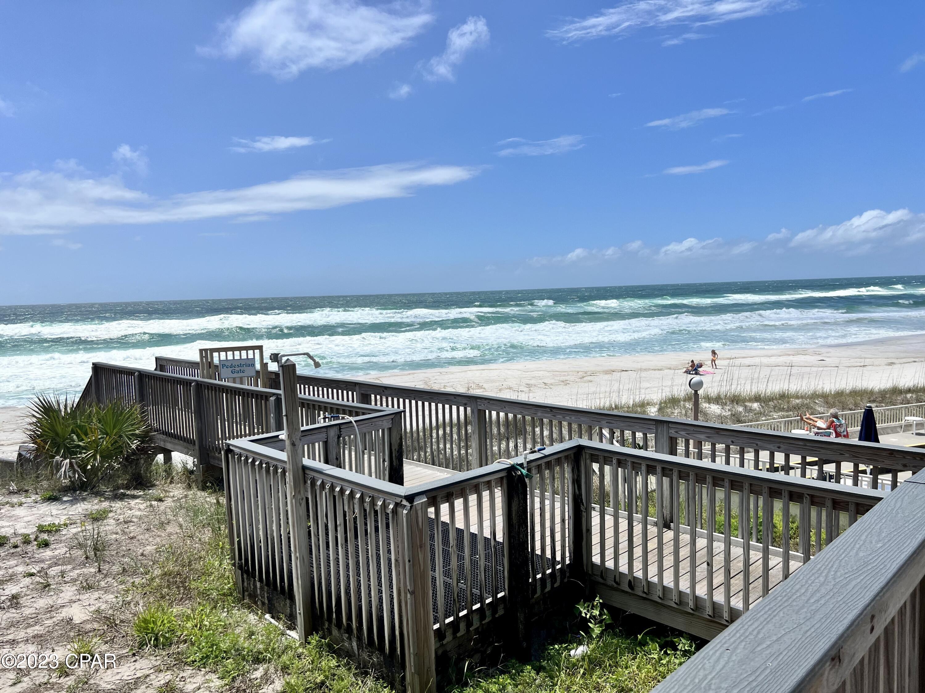 La Valencia Beach Resort - Land