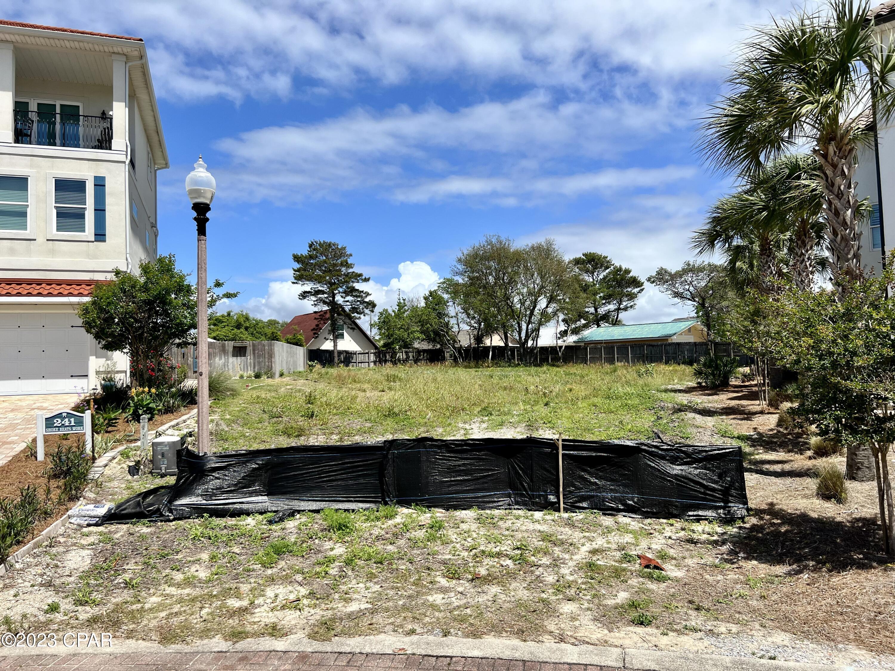 La Valencia Beach Resort - Land