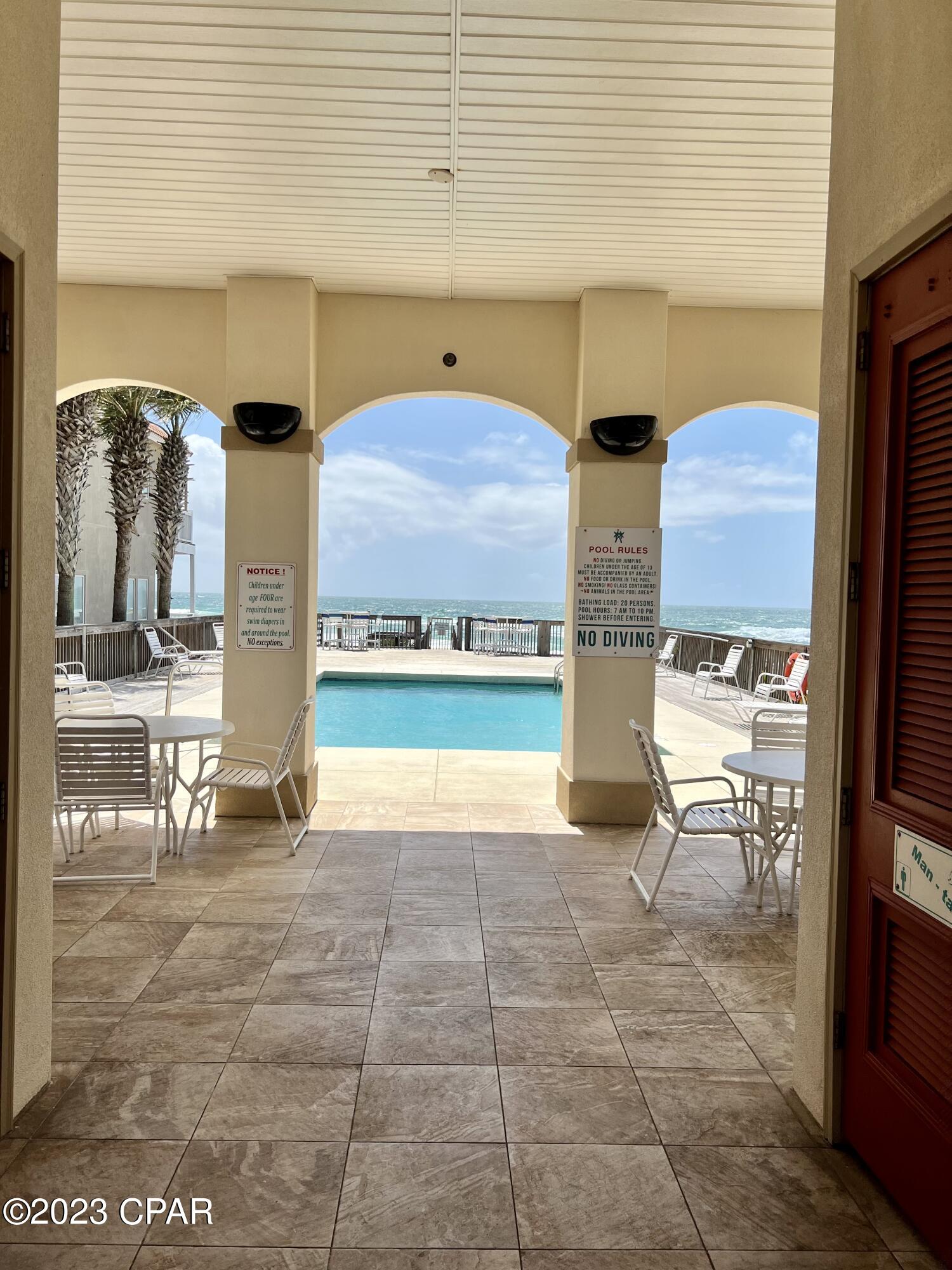 La Valencia Beach Resort - Land