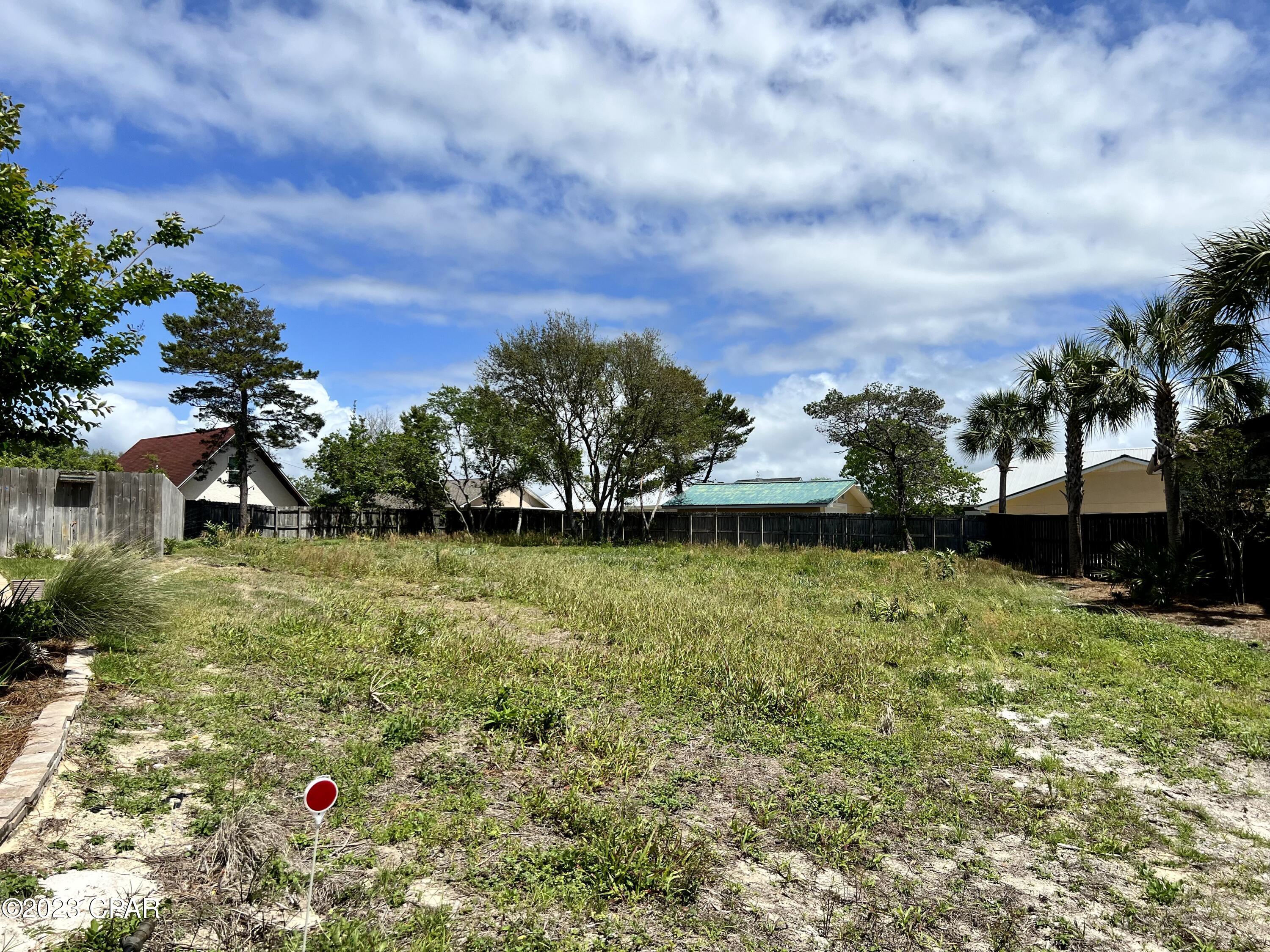 La Valencia Beach Resort - Land