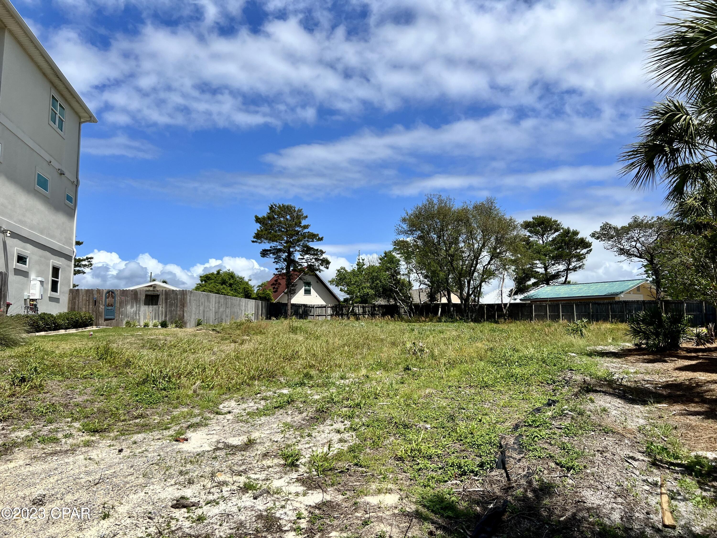 La Valencia Beach Resort - Land