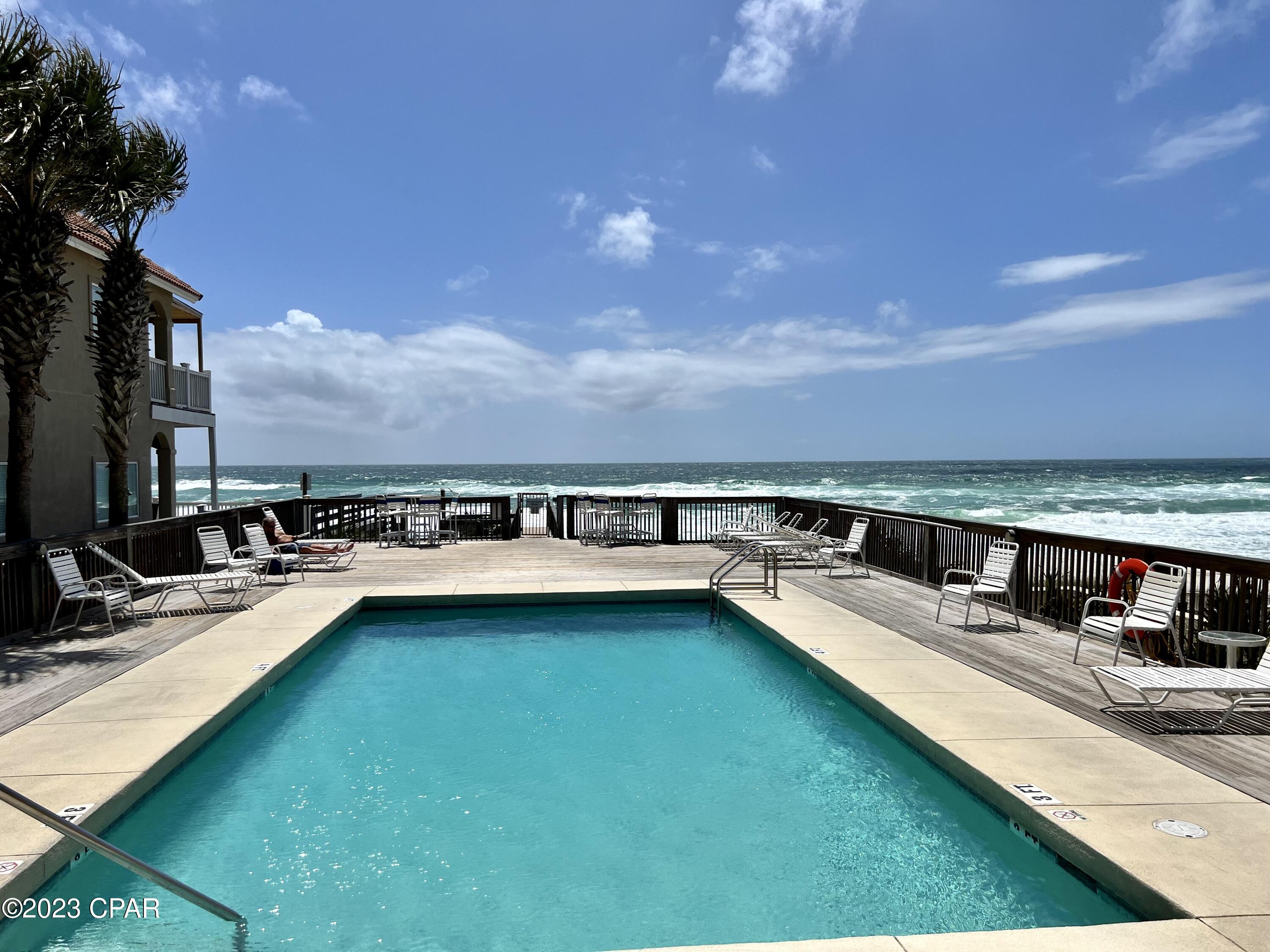 La Valencia Beach Resort - Land