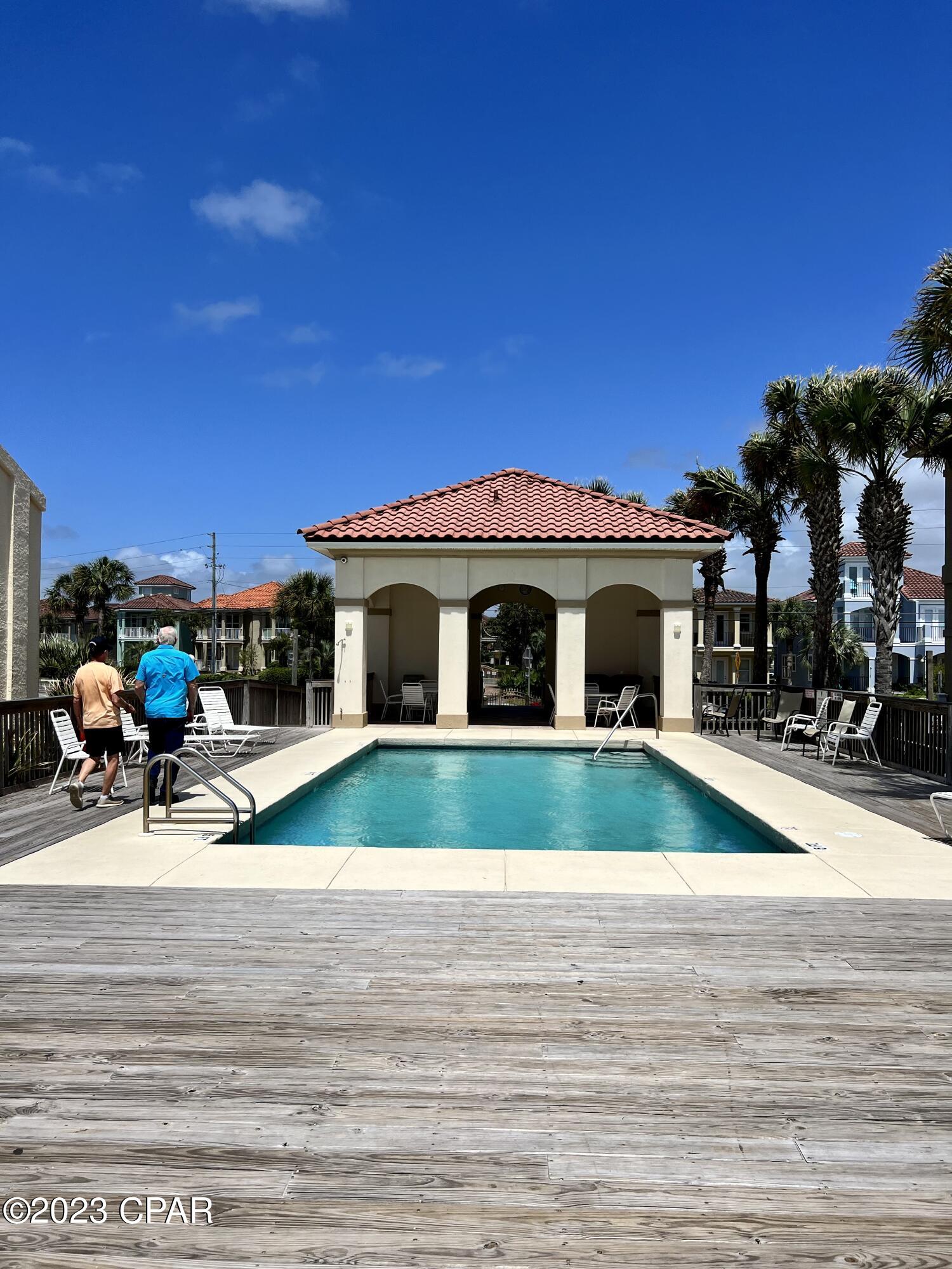 La Valencia Beach Resort - Land