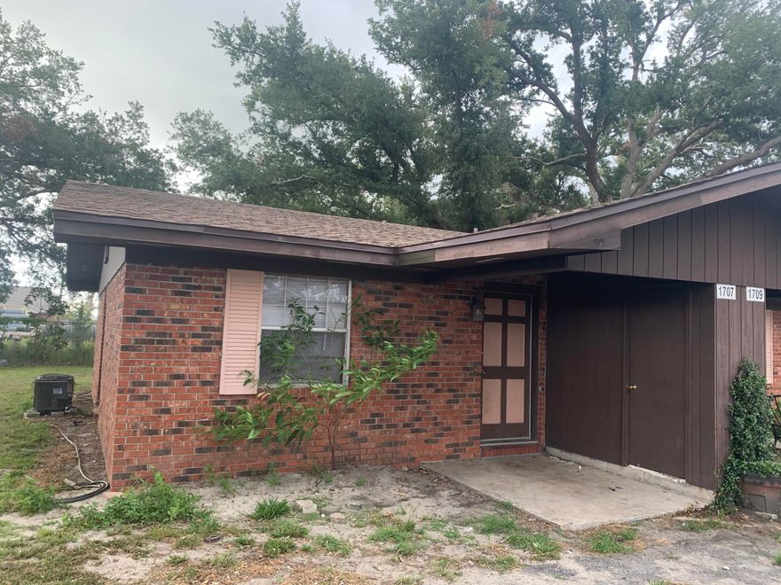 One bedroom duplex in Lynn Haven, tiled floors, large bedroom with two built in closest, end unit. Shared green space at rear. Water, Sewer, Garbage and Yard maintenance included in rental rate. Large storage closet off front patio. No laundry onsite.