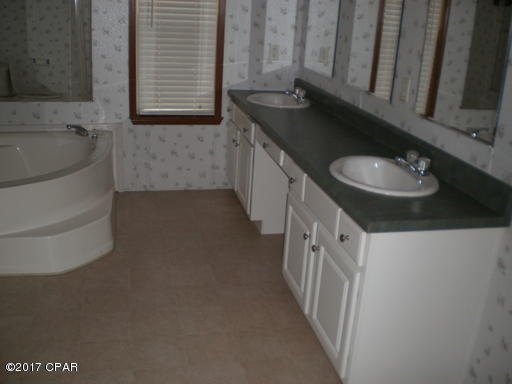 Creek Hollow Estates Unit 3 - Residential Lease