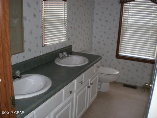 Creek Hollow Estates Unit 3 - Residential Lease