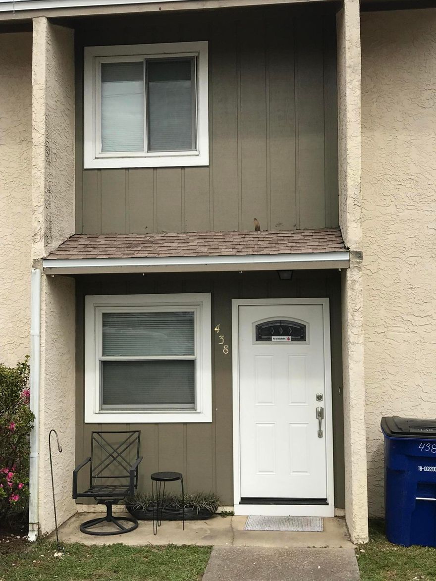 Venetian Villa townhouse with new roof and updates. Hurricane damage repaired. Please verify all listing information.