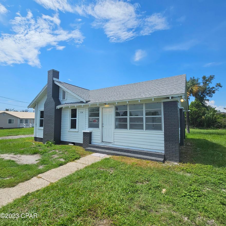 Charming 3 bedroom 1 and half bath home in the downtown area. Original hardwood flooring throughout. Renovated kitchen with granite and stainless steel appliances. Walking distance to the Downtown area and Panama City Marina.