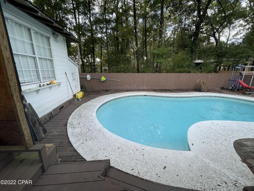 ***Motivated Seller*** This home is located in the desired location of Point Washington. Just minutes to some of the world's most beautiful beaches. Backyard is enclosed with a privacy fence and has an inground pool and cute outdoor space. This home is located on beautiful lot, that has Oak trees that overhang in the front yard.