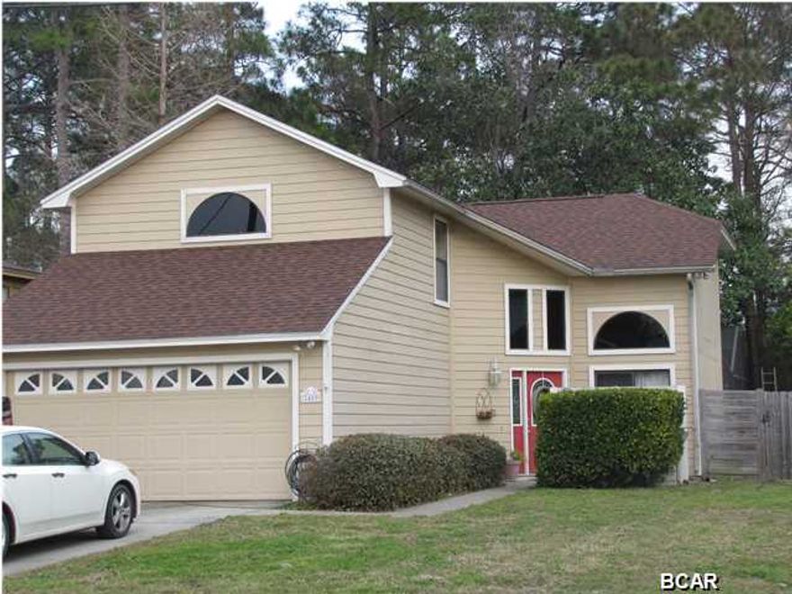 Immaculate !!!! Move in ready. Special Bonus for a Veteran Buyer. There have been a number of improvements made to this house in the past few years. New roof 9/2012. Pool enclosure re screened 6/2012, a new Hayward Echo Star energy efficient pool pump in 2014 and cool decking around the pool was done Feb. 2015. Kitchen updated in 2013 with cabinet re facing and countertops. In 2014 stainless steel appliances were added, and in Feb 2015 a new stainless dishwasher. This home features a unique entryway with ceiling that soars to the roof and a breakfast area with sliding glass doors leading to a private courtyard for those early morning cups of coffee. The living room features a fireplace, a 46'' Flat screen HDTV wall mounted TV with a Bose surround system w/amp. The dining area and