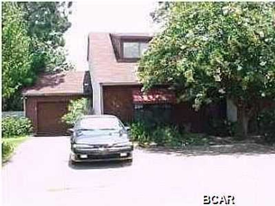 Very nice townhome with ceramic tile and carpet, open floor plan, breakfast bar, separate laundry room, 1-car garage, screened porch, deck on back, and privacy fenced back yard.