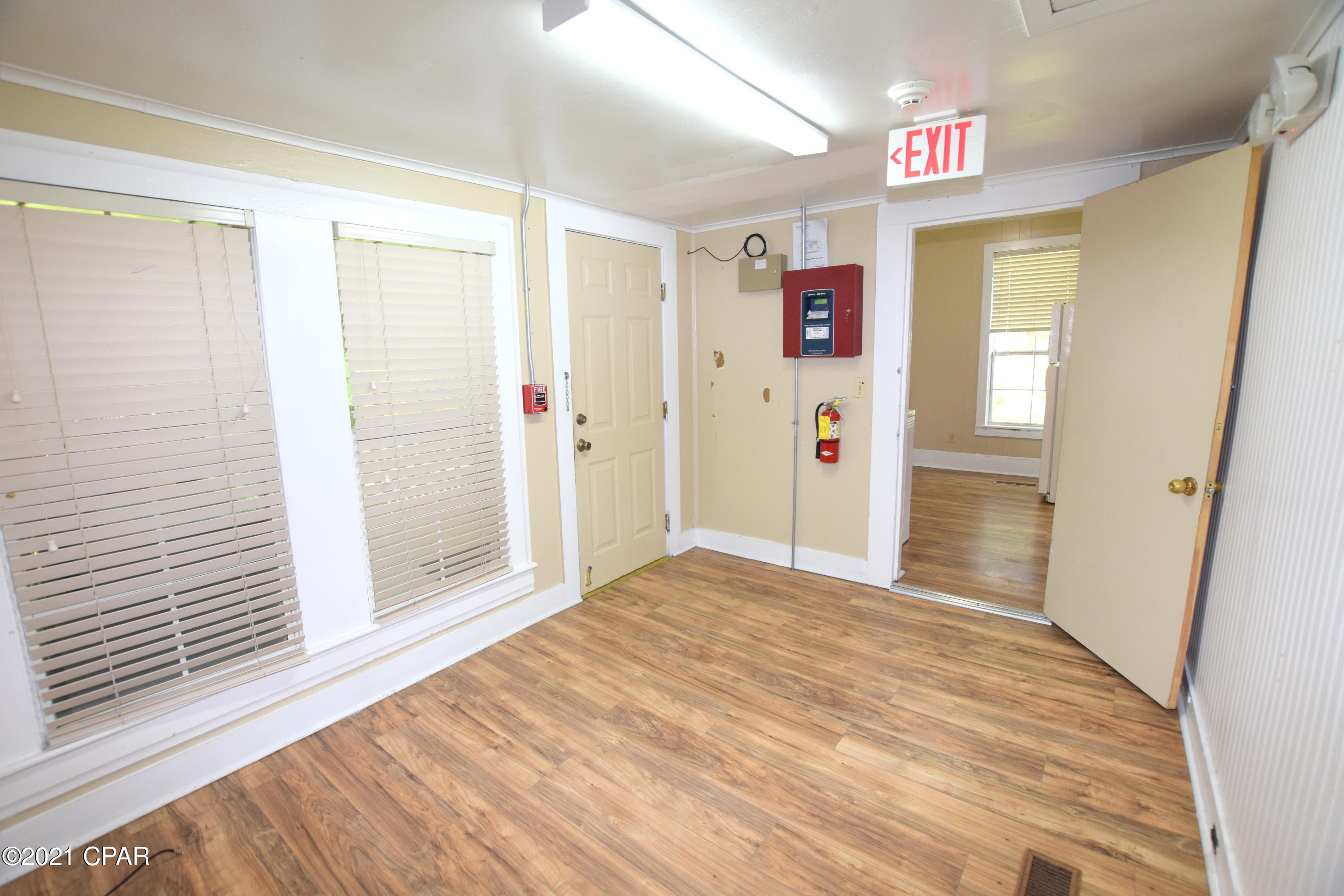 [No Recorded Subdiv] - Commercial Sale