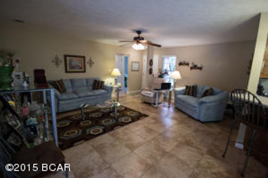 beautiful well kept home and yard.....if you want a home that you do nothing to this is the one.....open kitchen , dinning area and living area....split bedroom plan....close to southport elementary school....family park just down the road from the home....nice quiet neighborhood....