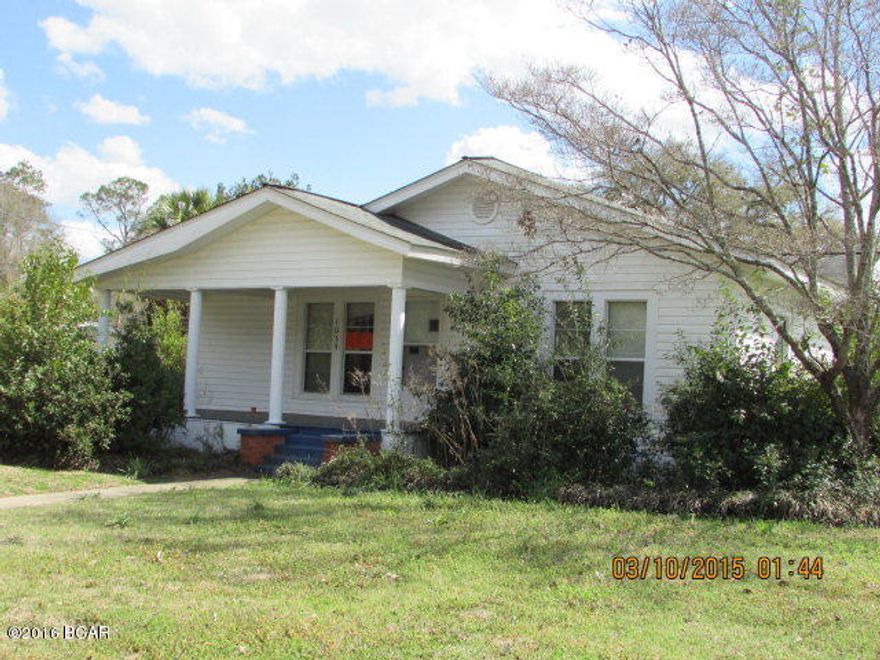 GRACEVILLE CITY LIMITS!!! Relax and enjoy the Summer evenings on the front porch! Cute 2 Bedroom 2 Bath home. Needs some TLC but will make the perfect home! Family room has built in bookshelves, Wood and carpeting flooring. Attached 2 car carport and screend porch! With 1876 sq ft this home has plenty of room! Home being sold IS-IS. Property is being sold “as is” and is subject to HUD Guidelines 24 CFR 206.125.