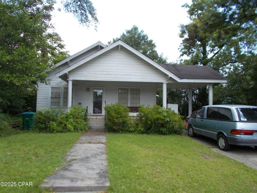 Handy man dream, this beautiful old home can be made into a comfortable dream home, Large open rooms, high ceilings, the kitchen has been torn out to make whatever your dream kitchen is, most of the doors still have the glass doorknobs, with 3 bed 2 bath and so much character this is truly a unique home, large lot very close to downtown and the Chipola college, The present owners had started renovations, the home seems to be very solid. put your ideas to work on it.