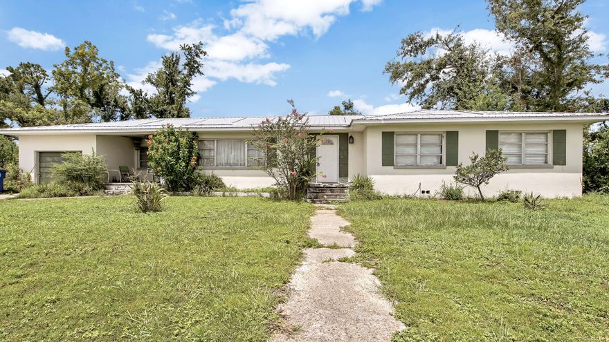 *** ACTIVE CONTINGENT CURRENTLY ACCEPTING BACKUP OFFERS**  This home has suffered hurricane damage, but the renovation potential is substantial.  Hardwood floors, spacious entryway, bedrooms, dining room and hallway.  Even has separate sunroom, covered porch and laundry room.  Generous back and front yard.



Zoned mixed use, 2,281 sq ft and sits on 4 lots.  Home has scope for business use with multiple entries and ample land to accommodate parking.  Centrally located to shopping, hospitals/medical services, port, military, beaches and schools.  Selling as-is, but will entertain offers