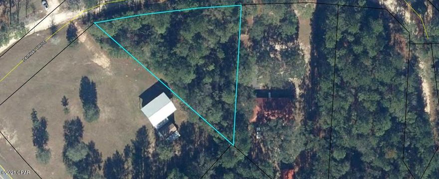 Great piece of property, in a golfing community, to build your home on  or move a mobile home on.. there is all sorts of adventures to see and do in this area. Great fishing spots, swimming , kayaking, camping ect. all with-in minutes away. the beautiful beaches of Panama City Beach are with-in an hours distance. Great property to utilize now or hold on for future use. Also would make a great wedding gift, Graduation gift, ect.... Call today.