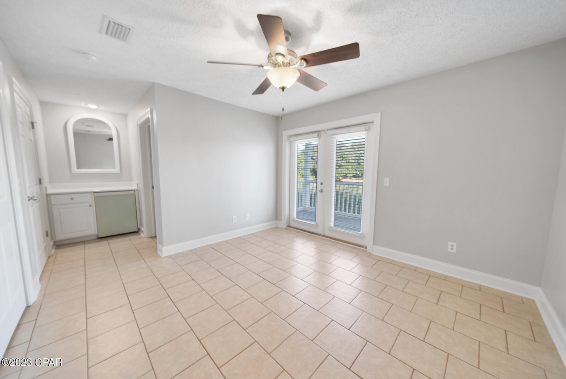 Laguna Beach Estates 9th Add - Residential Lease