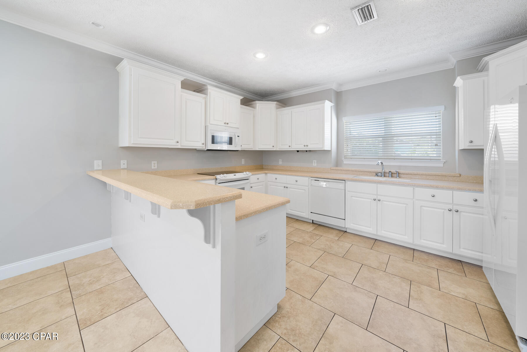 Laguna Beach Estates 9th Add - Residential Lease