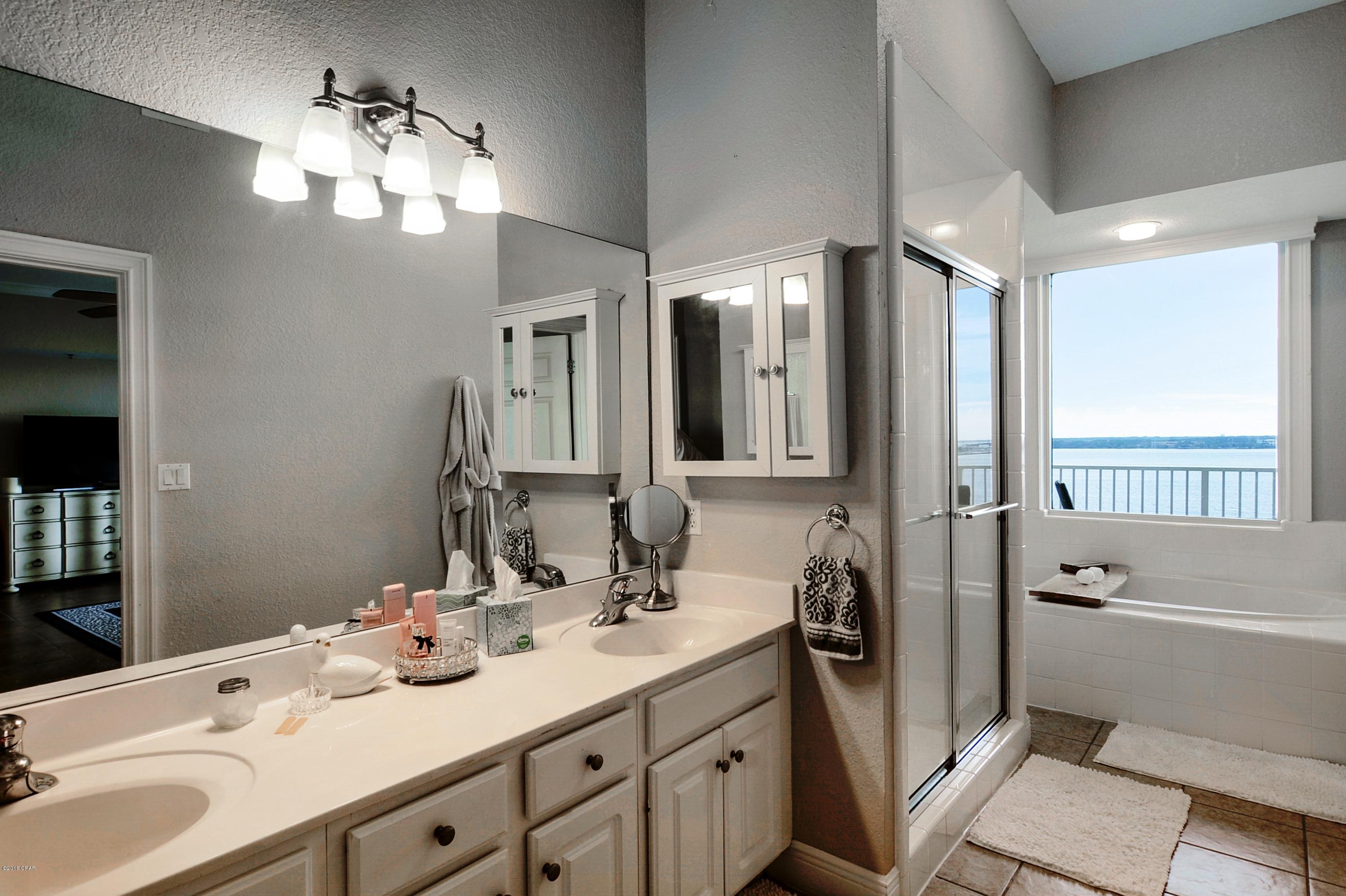 Hibiscus By The Bay - Residential