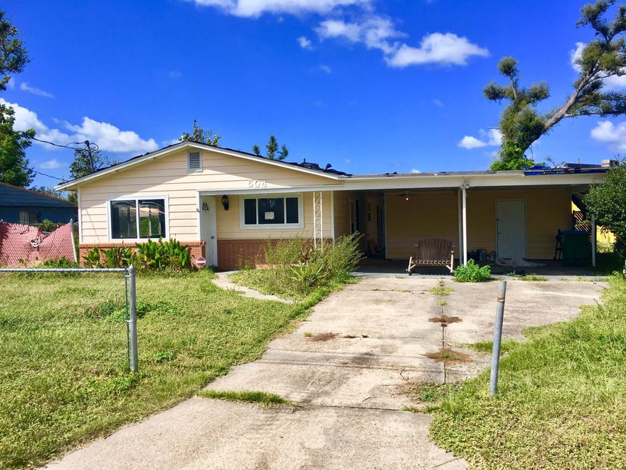 CURRENTLY UNDER CONTRACT, SELLER ACCEPTING BACKUP OFFERS



Great investment opportunity, This home offers 4 bedrooms 2 bathrooms and a second kitchen that would make a great mother in law suite or attached rental.  This home has been Dried and is ready to be put back together. Also this home sits on a corner lot and has plenty of parking and storage options. this quiet street is just a short walk to the water, close to Tyndall AFB and plenty of shopping.