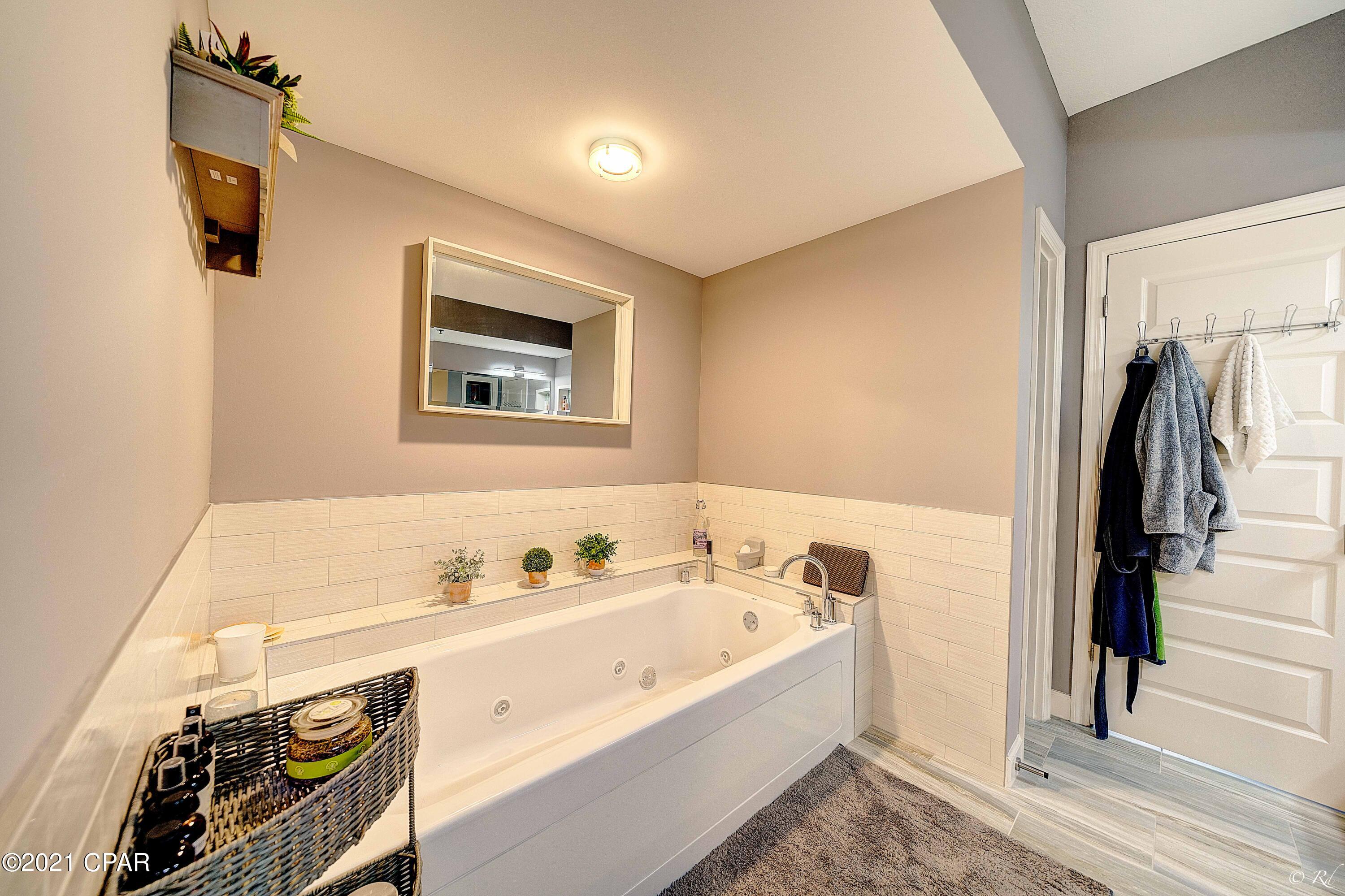 Summerwinds Condo - Residential