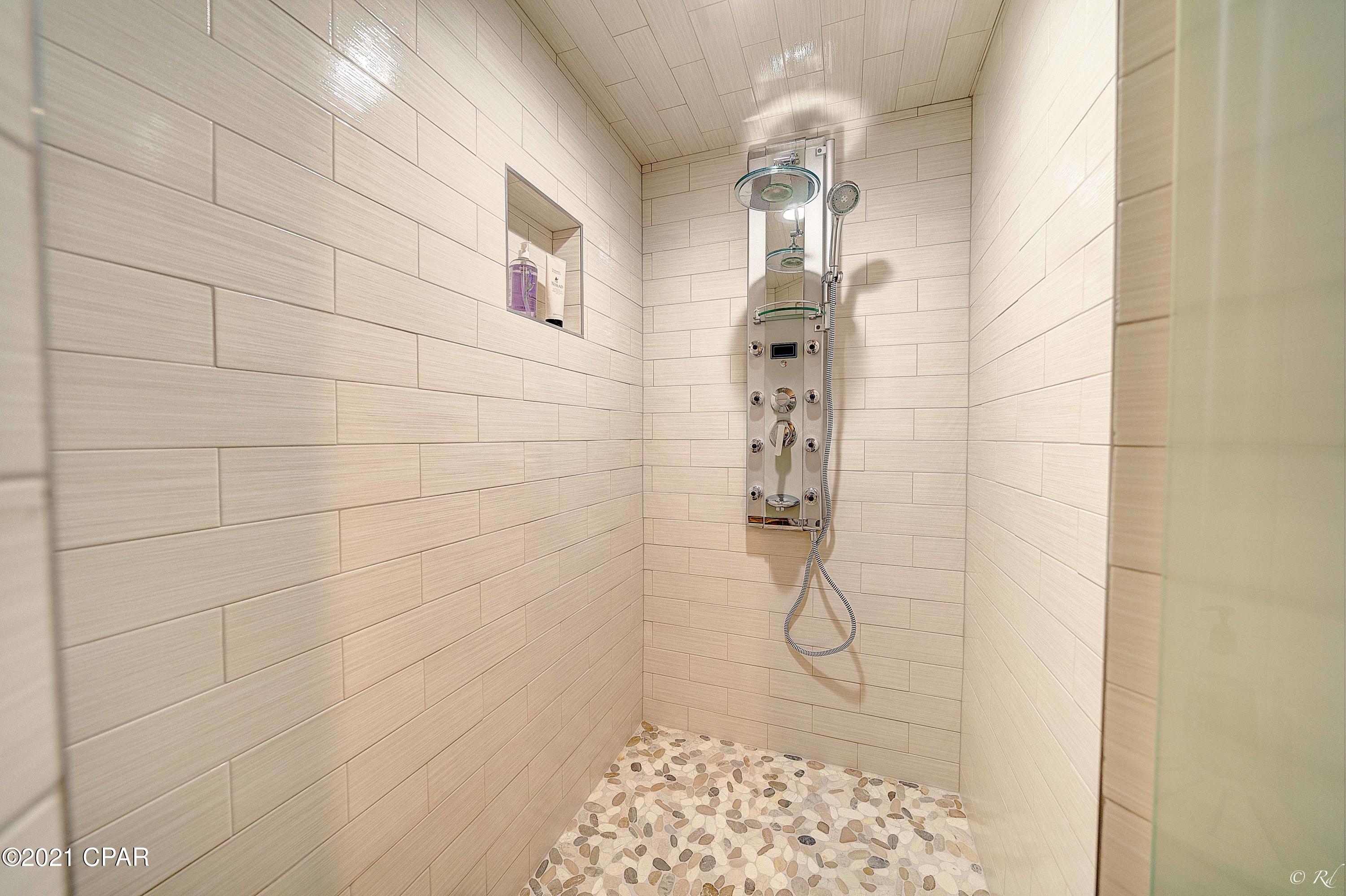 Summerwinds Condo - Residential