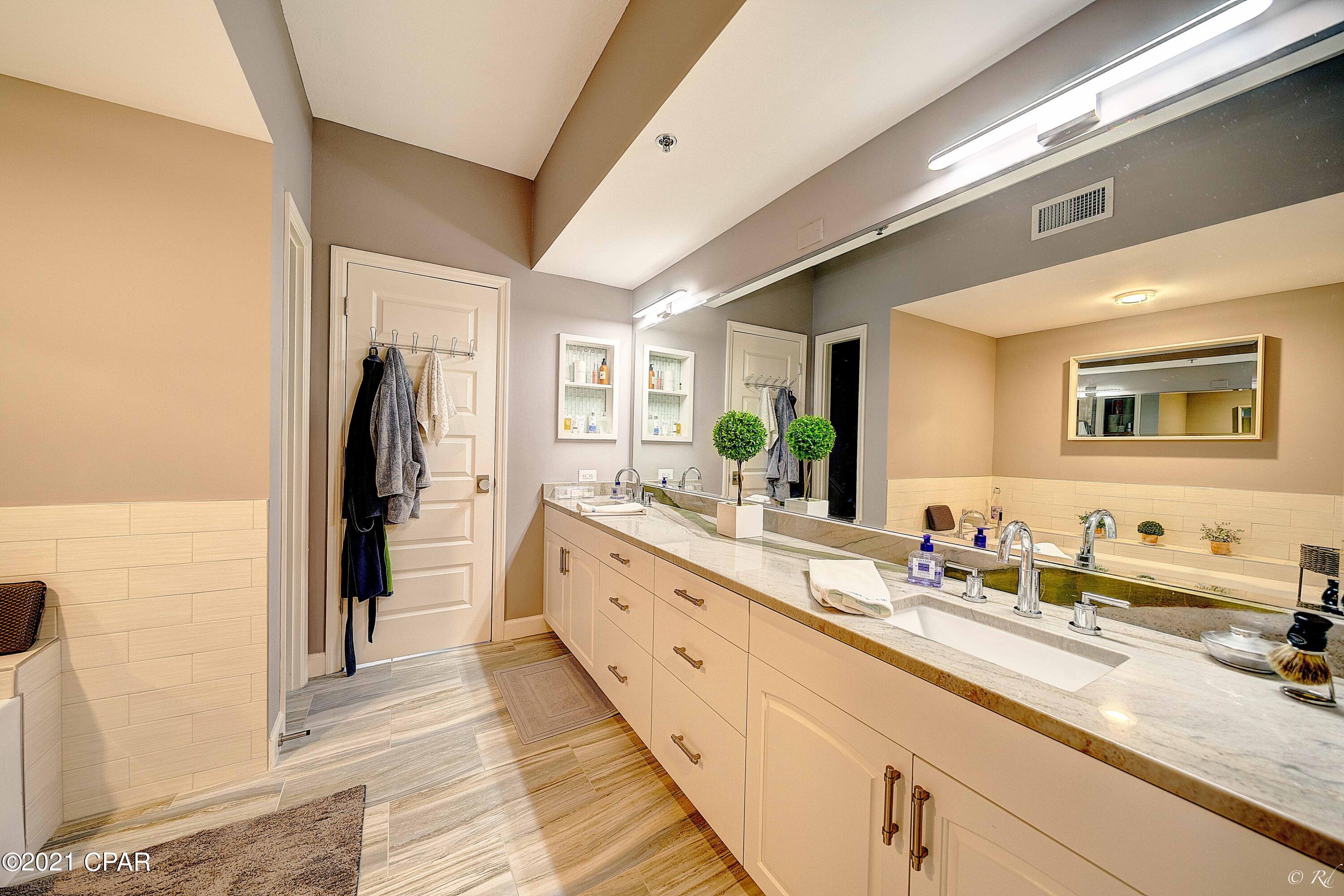 Summerwinds Condo - Residential