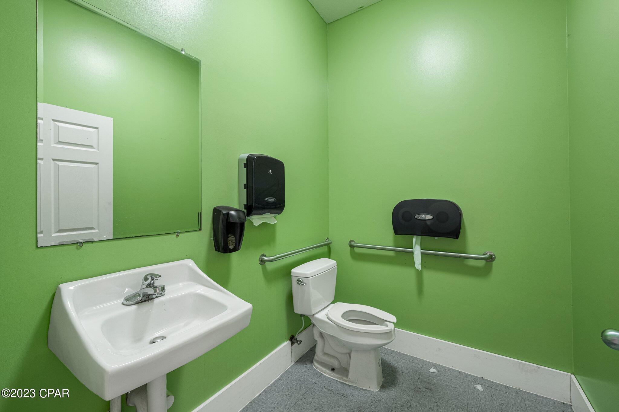 [No Recorded Subdiv] - Commercial Sale