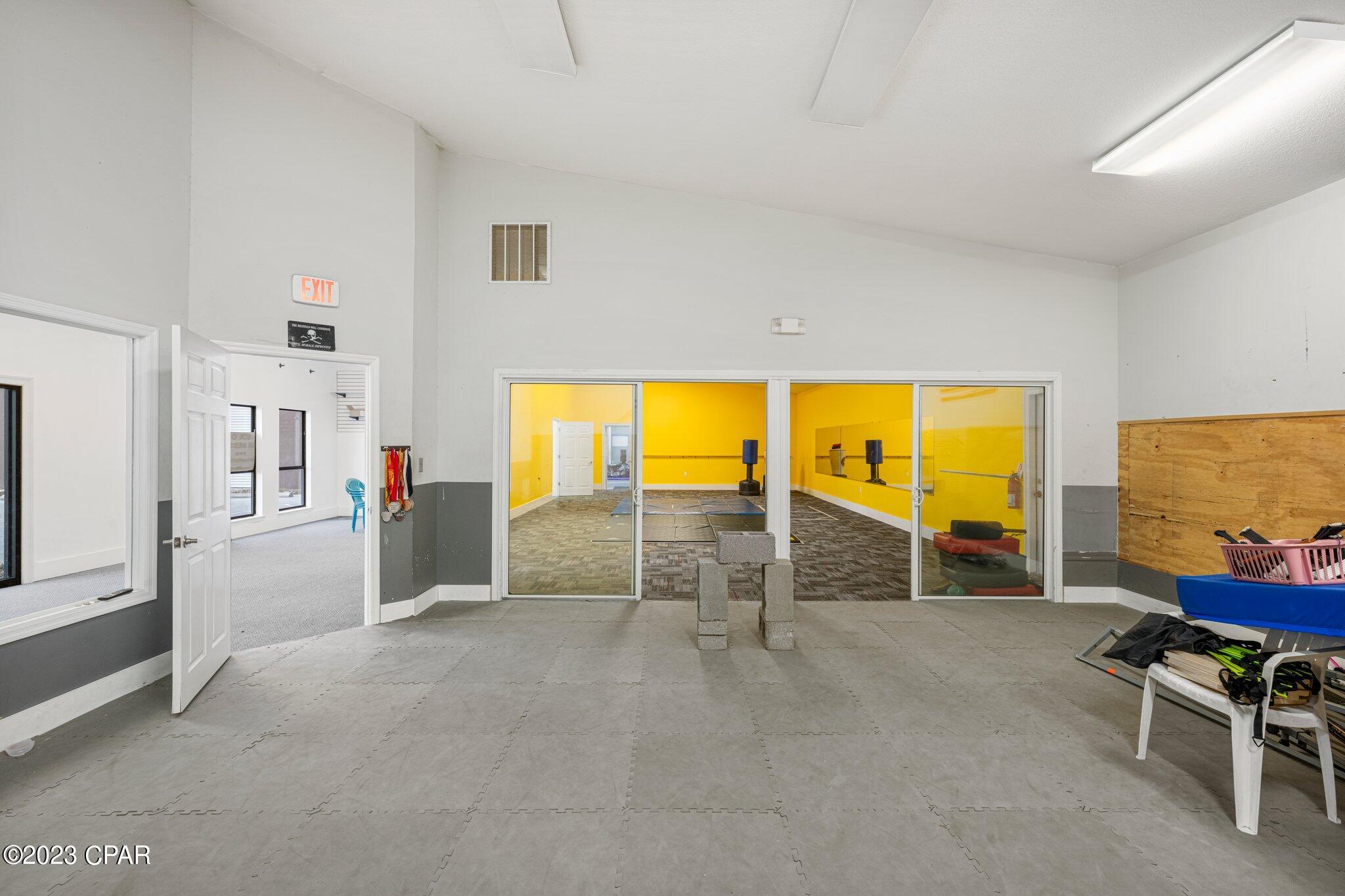 [No Recorded Subdiv] - Commercial Sale