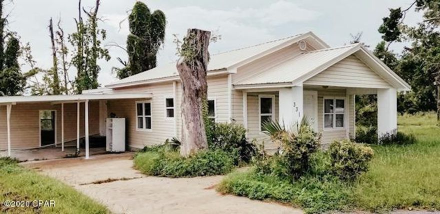 CURRENTLY UNDER CONTRACT, SELLER ACCEPTING BACKUP OFFERS'



This charming house received a new roof, carpet, sheetrock, new paint, updates in the kitchen and bathrooms, new light fixtures and insulation in 2020.



All sizes are approximate.