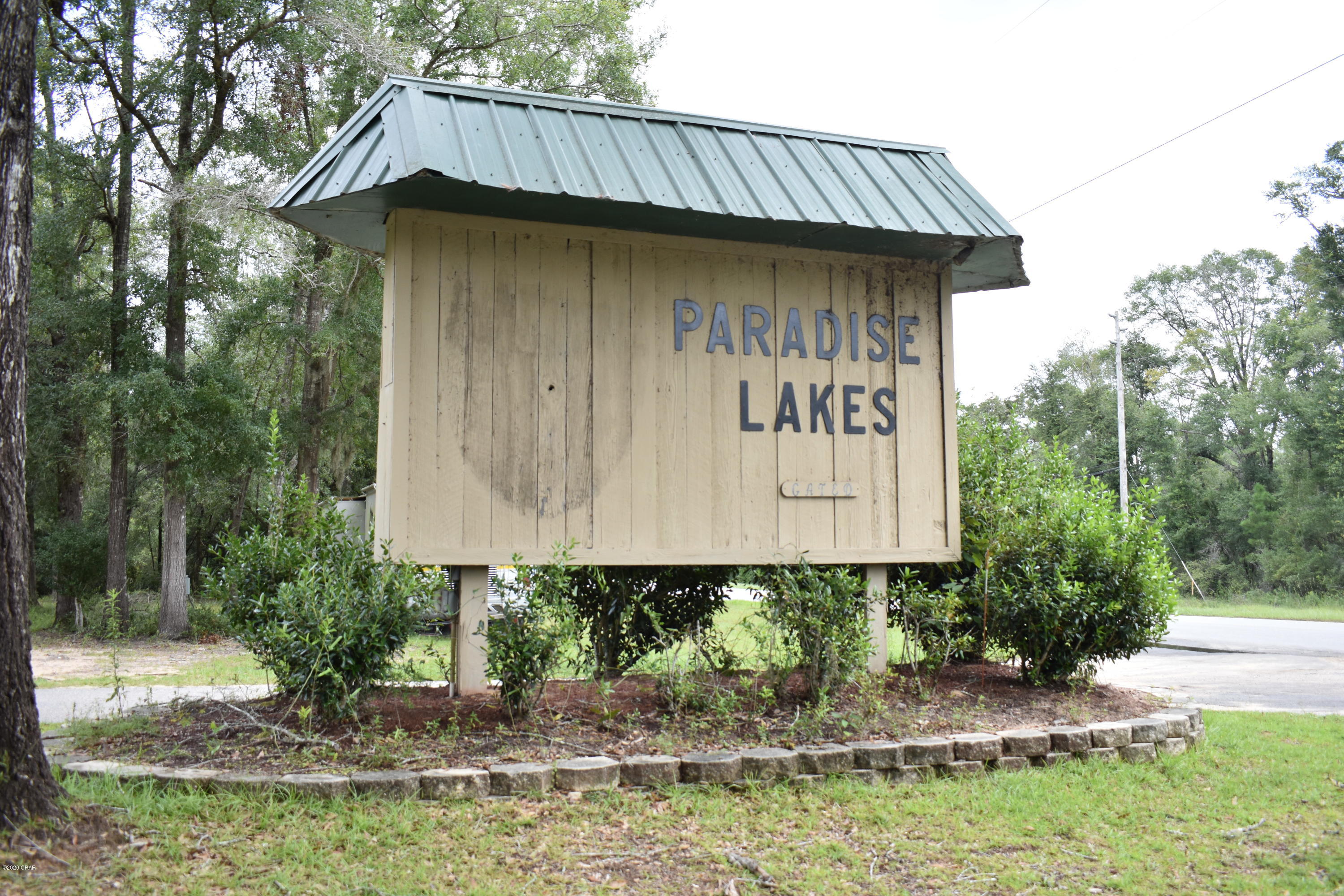 Paradise Lakes - Land