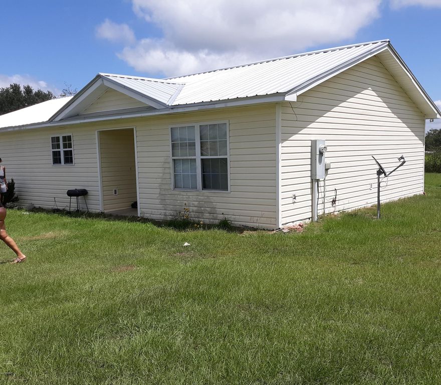 Country Living in this 2008 3/2 Home!  Located in a Rural Area but still close to town, schools and Hospital.  This home has everything you need to move right in!