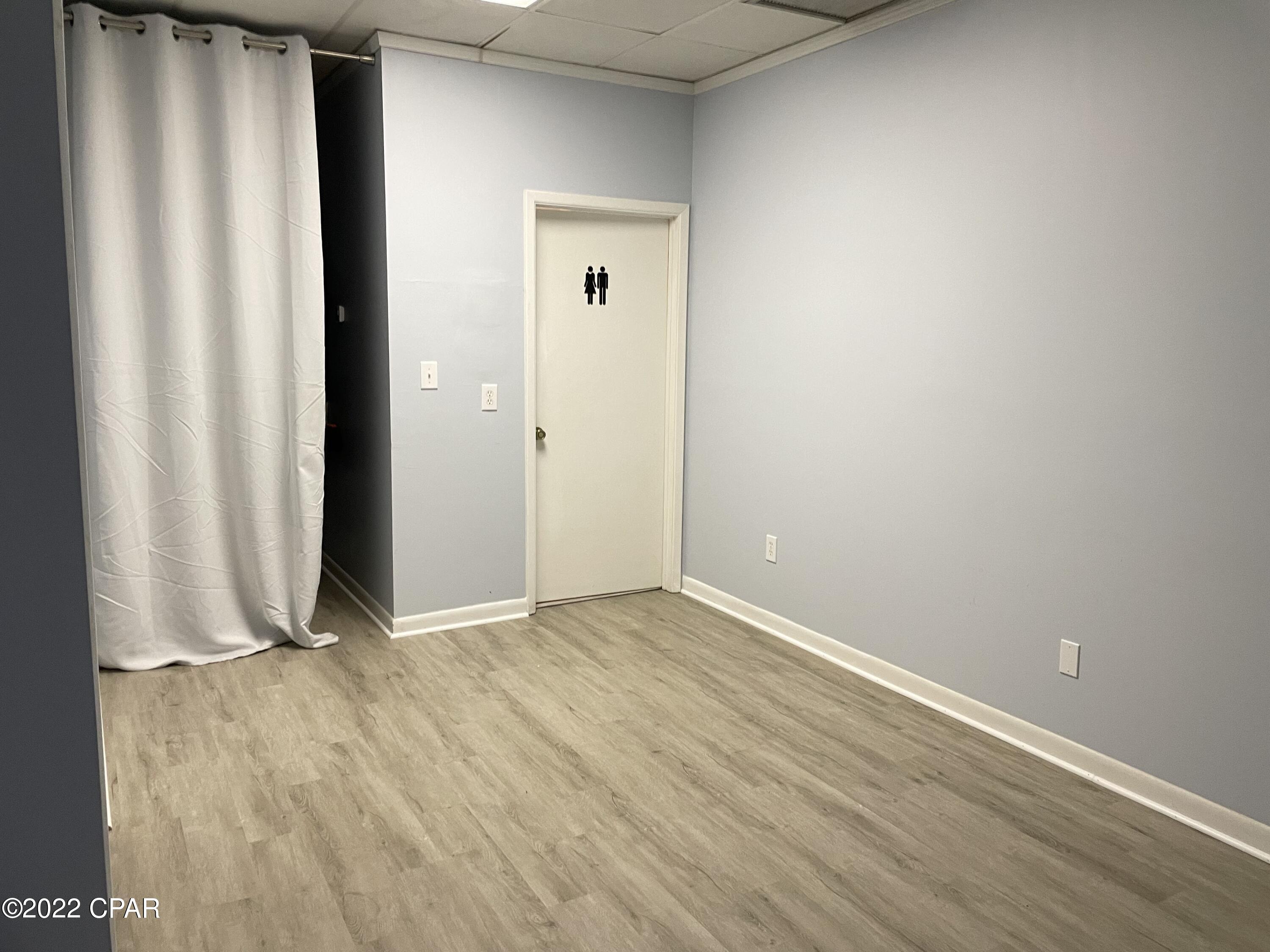 [No Recorded Subdiv] - Commercial Sale