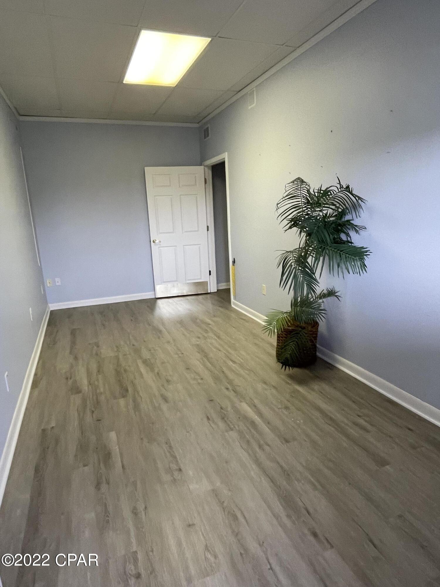 [No Recorded Subdiv] - Commercial Sale